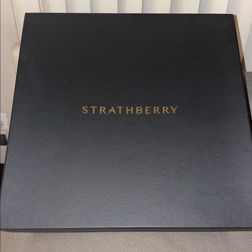 Strathberry Midi Tote
Lizard-embossed leather, Black - Picture 4 of 9